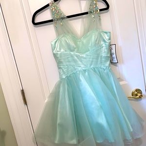 Never worn mint green semi- formal dress!